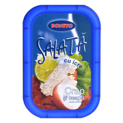 Salata cu icre de crap și ceapă Bonito, produs din pește, prezentată într-un recipient cu icre de crap și ceapă proaspătă.